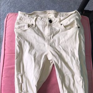 Super cute white bullhead jeans from pacsun